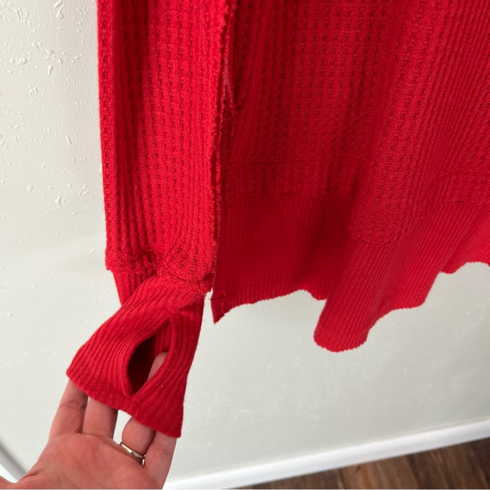 Free People Phoenix Thermal Knit Tunic Top Thumb hole Red Size Small - Picture 11 of 12